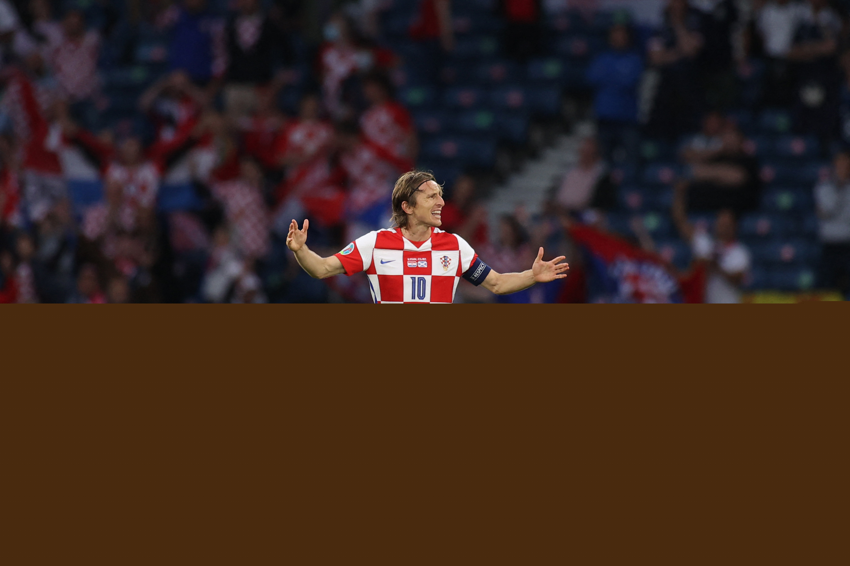 篮球勇士官方宣布签下新秀后卫