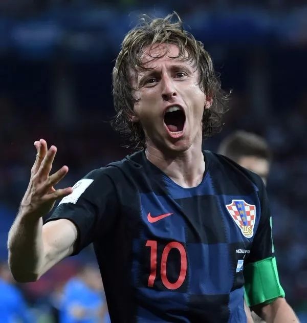 你们猜猜巴扎黑最喜欢带哪顶帽子？